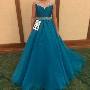 Girls size 10 OMC pageant dress